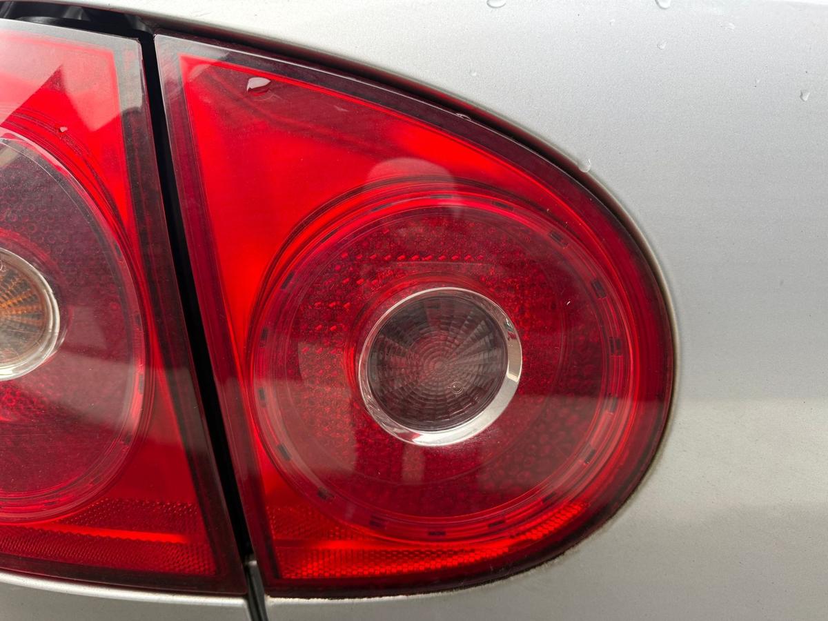 VW Golf 5 original R&uuml;cklicht R&uuml;ckleuchte Heckleuchte innen links Flie&szlig;heck BJ04